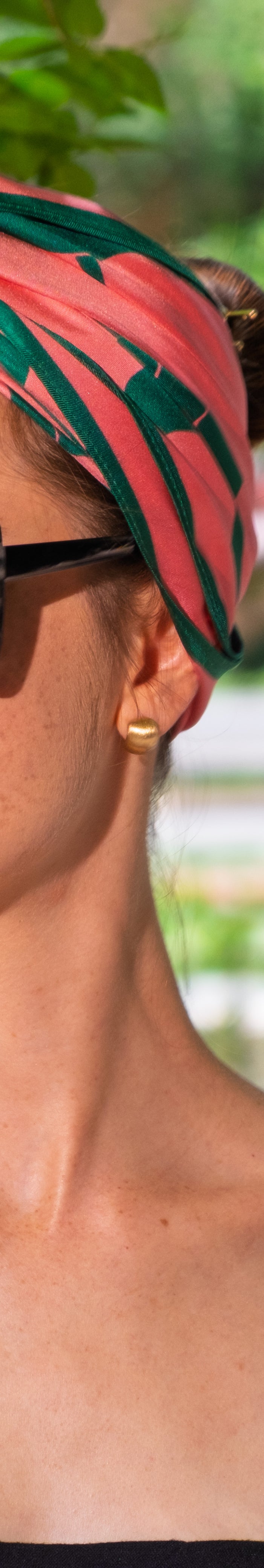 <h1><strong>Our Grade A Mulberry Silk Scarves reduces  </strong></h1><h1><strong>Hair breakage & Damage supports scalp health.</strong></h1><h1></h1><h3></h3>